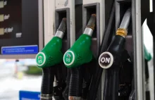 Ceny paliw spadają, więc rząd nakłada nowy podatek.