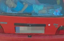 Obywatel Rumunii przewoził dziecko w bagażniku.