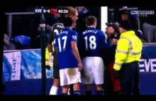 Everton Vs Man City przykuty kibic do bramki