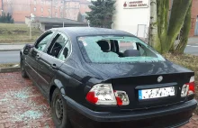 Nieznani sprawcy doszczętnie zdemolowali BMW w Katowicach - Bogucicach