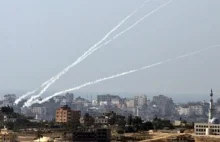 Zmasowany atak rakietowy na Izrael, mieszkańcy w schronach