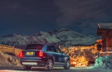 Rolls Royce Cullinan jako luksusowa taksówka w Alpach