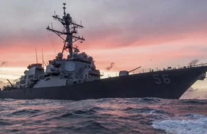 Kolizja niszczyciela USA z tankowcem: 10 marynarzy zaginionych, 5 rannych