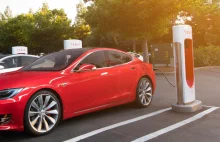 Ładowanie na stacjach Tesla Supercharger będzie płatne