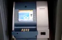 Nakładka na bankomat wyglądająca i działająca jak cały bankomat.