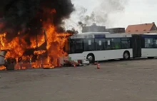 Wielki pożar nad Odrą. Płonie zajezdnia autobusów