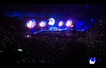 Ciekawa inscenizacja za pomocą interaktywnych bransoletek na koncercie Coldplay