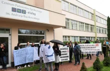 Protest fizjoterapeutów i diagnostów. Szumowski: otrzymali średnio 370 zł...