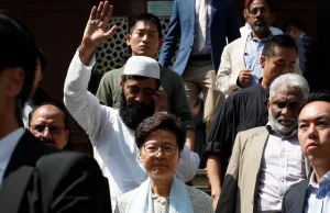 Szefowa władz Hongkongu przeprasza za opryskanie meczetu z armatki wodnej...