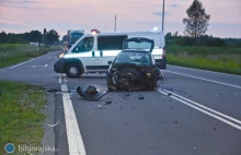 Wyjechała ze stacji paliw, zderzyła się z motocyklistami. Jeden nie żyje,...