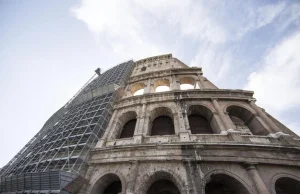 Arena w rzymskim Koloseum do rekonstrukcji