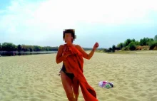 Dron podgląda nagich ludzi na plaży nad Wisłą [WIDEO]