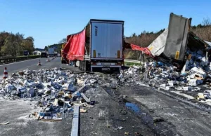 Tir z wódką Wyborową zderzył się z tirem z likierem. Stłukło się 20 tys. butelek