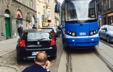 "Miszcz" parkowania na Zwierzynieckiej w Krakowie