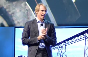 Michael Bay zagubiony po awarii promptera. Konferencja Samsunga na targach CES.