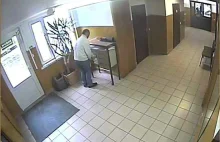Sandomierz: Mężczyzna podejrzewany o kradzież próbował ukryć portfel na...