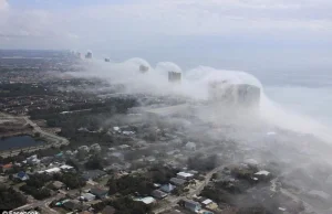 Zjawiskowa fala chmur nad Panama City