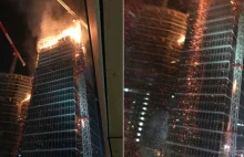 Pożar wieżowca w centrum stolicy. Ogień 100 metrów nad ziemią
