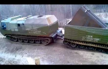 Transportery gąsienicowe / amfibie DT-30 Vityaz (ATV) przekraczają rzekę