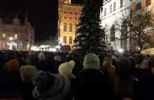 Najbardziej wzruszający moment wiecu po śmierci prezydenta Adamowicza w...