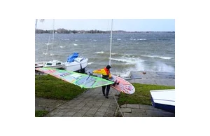 Windsurferom orkan Ksawery niestraszny! [ZDJĘCIA]