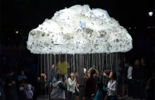 Interaktywna chmura z 6000 żarowek