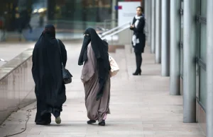 Holandia: nie będzie niqabów w miejscach publicznych