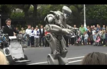 Niesamowity robot na ulicach Dublina