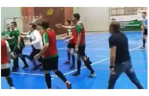 Bijatyka futsalistów na meczu Remedium Pyskowice - GKS Futsal Tychy.