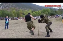 Żołnierze Specnazu vs metalowe pręty
