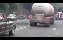 Mad Max: Wenezuela - Atak gangu motocyklistów na ciężarówkę z cukrem