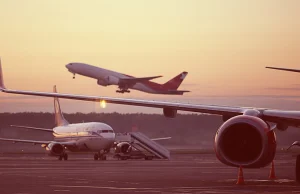 Samoloty coraz bardziej opóźnione. IATA alarmuje: w 2018 r. już łącznie 26 lat