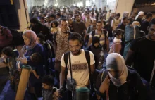 Węgrzy oskarżają Niemców o zapraszenie uchodźców do "bogato zastawionych stołów"