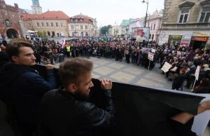 Radny o uczestniczkach Czarnego Protestu: "To prostytutki"