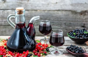 Przepis na wino z czerwonych porzeczek (12%)