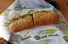 Jadasz kurczaka w Subwayu? To nie do końca kurczak...