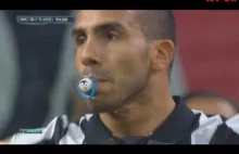 Tevez ssje swoje jaja. LoL xD