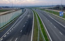 Tarnów: szła pieszo autostradą w kierunku Krakowa. W ręku butla z paliwem....