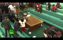 Mortal Kombat w ugandyjskim parlamencie