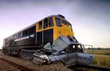 Ekipa Top Gear pokazuje jak wygląda zderzenie samochodu z pociągiem