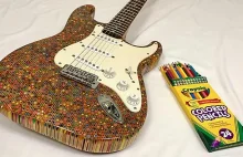 DIY - gitara elektryczna zrobiona z 1200 kredek