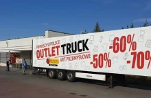 Biedronka rozpoczęła wyprzedaże w mobilnych Outlet Truckach