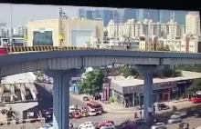 Samochód przyspiesza i spada z wiaduktu [video]