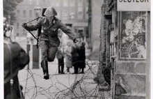 Historia znanego zdjęcia: Conrad Schumann ucieka ze wschodniej strefy w Berlinie