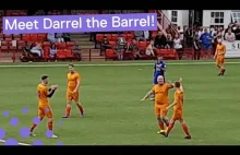 DARREL THE BARREL - nie byle jaki bramkarz wystawiony jako napastnik