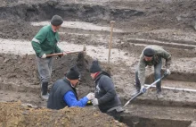 Grobla: robotnicy natknęli się na ślady średniowiecznej osady
