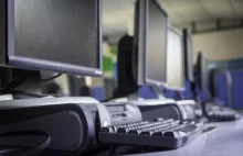 Dlaczego polski urzędnik musi mieć monitor i komputer tego samego producenta?
