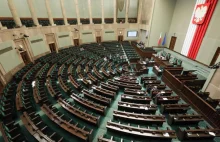 Sejm zajął się projektem ustawy o "polskich obozach śmierci". Tylko PO przeciw.