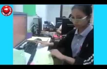 Kobieta robot czyli przdłużenie klawiatury komputerowej