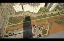 Skok ze spadochronem z dachu 25 piętrowego budynku